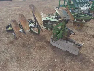 1982 JOHN DEERE 4200