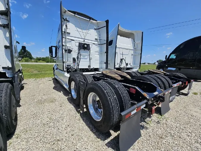 2019 VOLVO VNL64T760
