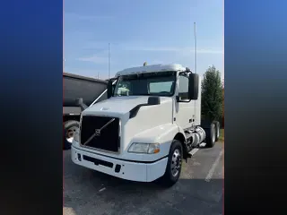 2018 Volvo VNM64T200