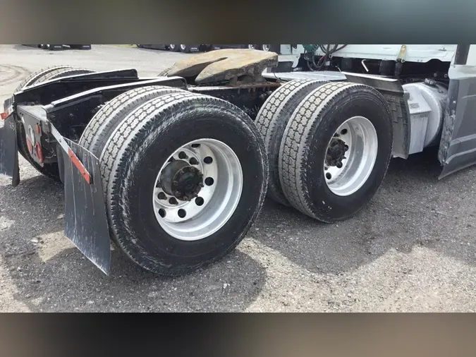 2021 Freightliner Cascadia 126