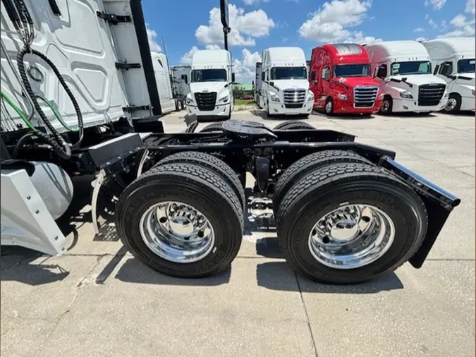 2021 Freightliner Cascadia 126