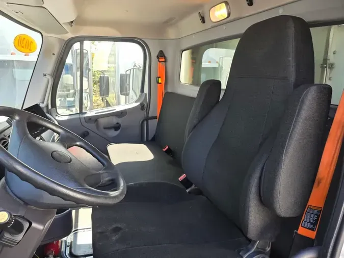 2020 FREIGHTLINER M2 106
