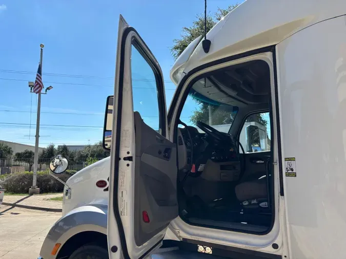 2022 Peterbilt 579e5d9141f99641b5e4d9d54a185e445a6