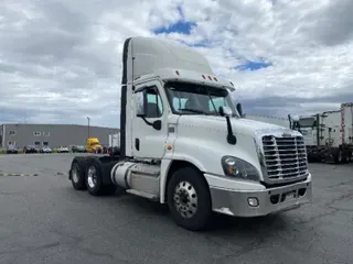 2017 Freightliner X12564ST