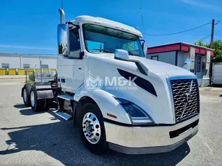 2019 VOLVO VNL64T300
