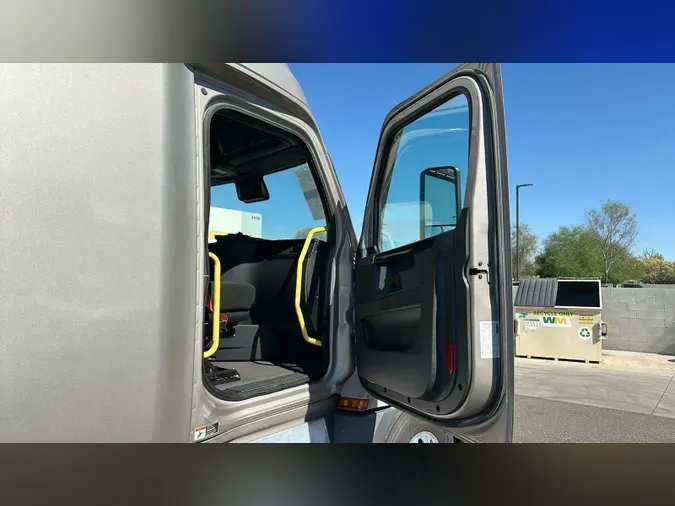2024 Freightliner Cascadia 126