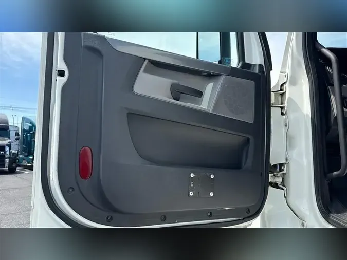 2019 FREIGHTLINER CA126