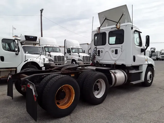 2015 FREIGHTLINER/MERCEDES CASCADIA 125