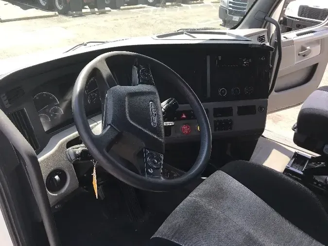 2019 Freightliner T12664ST