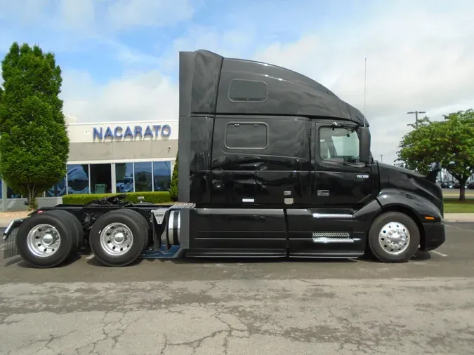 2023 VOLVO VNL64T860