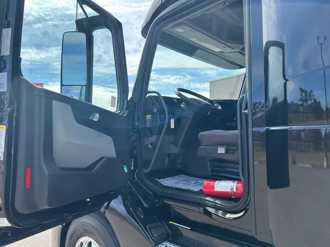 2021 Volvo VNL 860