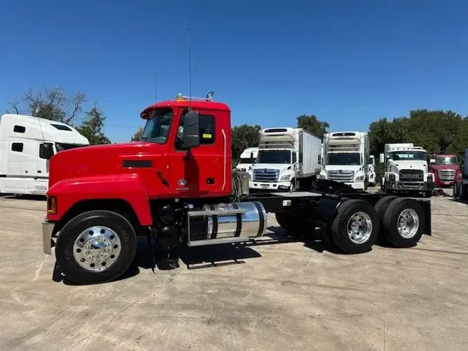 2019 MACK PI64T