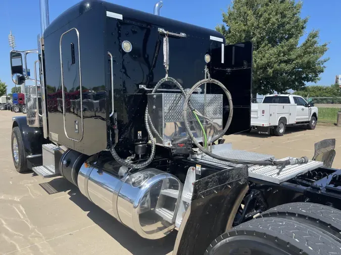 2021 Peterbilt 389