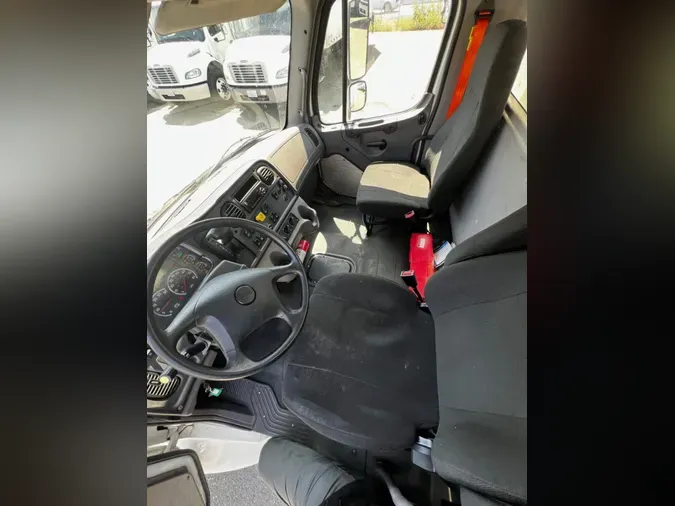 2021 FREIGHTLINER/MERCEDES M2 106