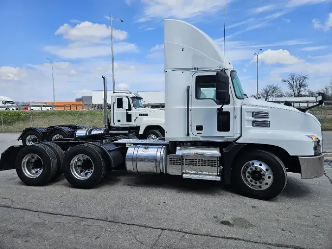 2019 MACK AN64T