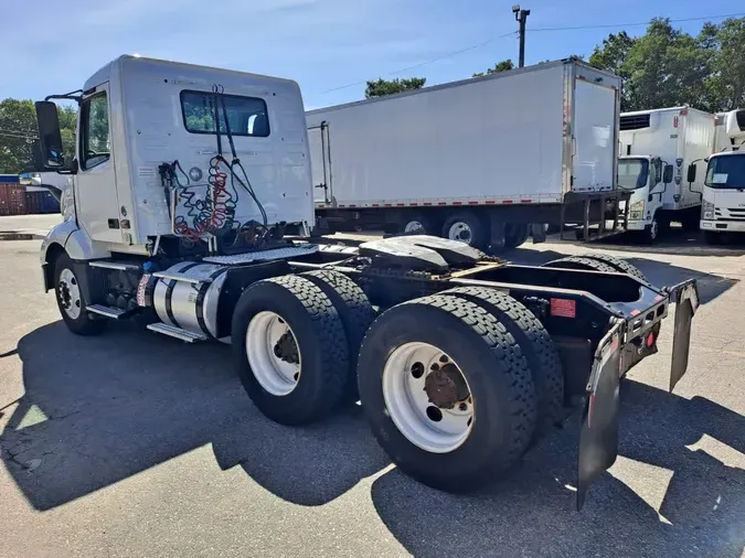 2019 VOLVO VNL64T-300e5f6edf3f0cf68a7944d6edc52fe7574