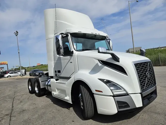 2019 VOLVO VNL64T300