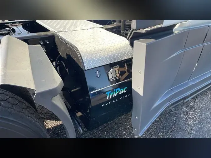 2020 FREIGHTLINER CA126