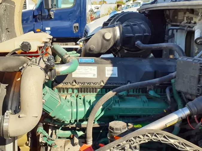 2018 VOLVO VNL64TRACTOR