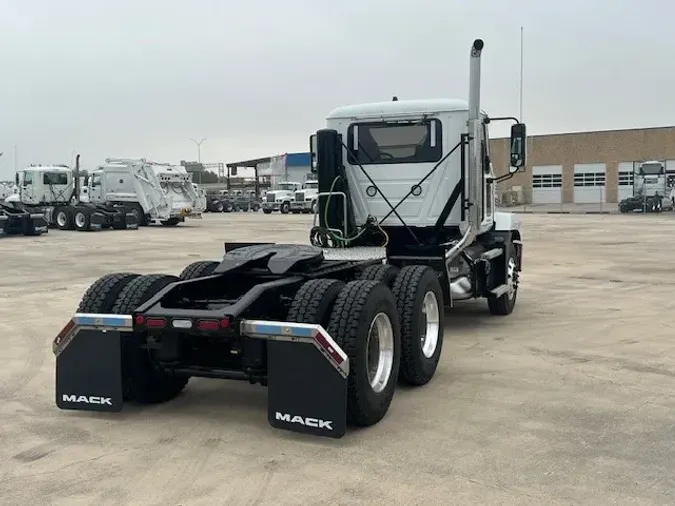 2025 MACK AN64T