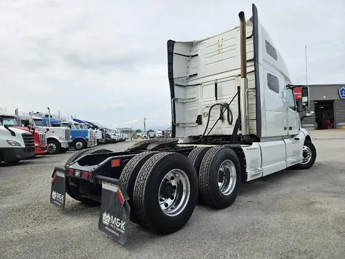 2020 VOLVO VNL64T760