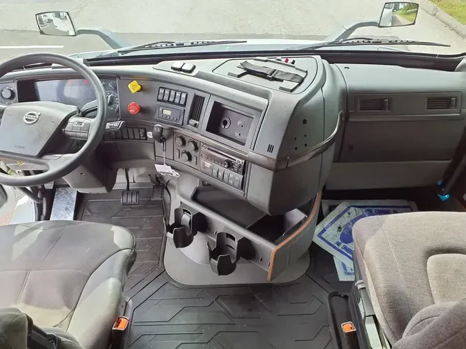 2020 VOLVO VNR64T-640