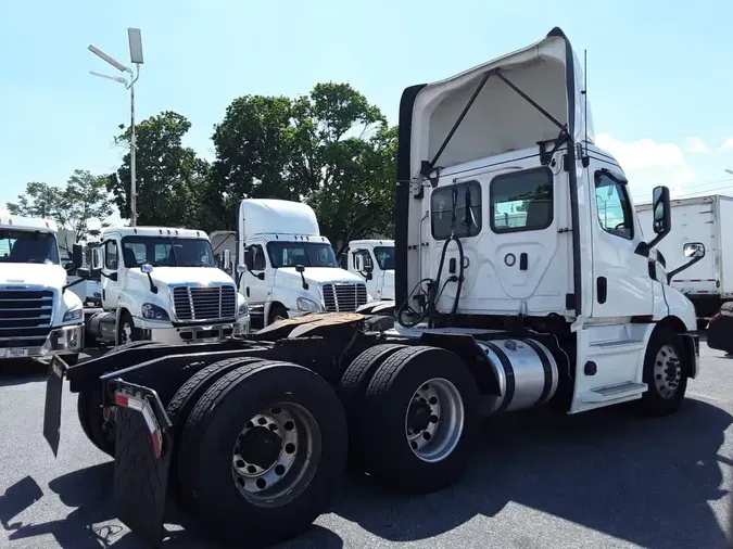 2019 FREIGHTLINER NEW CASCADIA 116