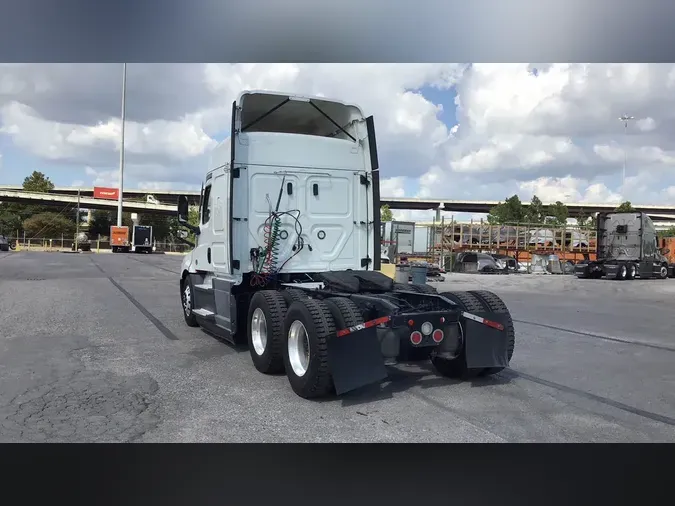 2021 Freightliner Cascadia 126
