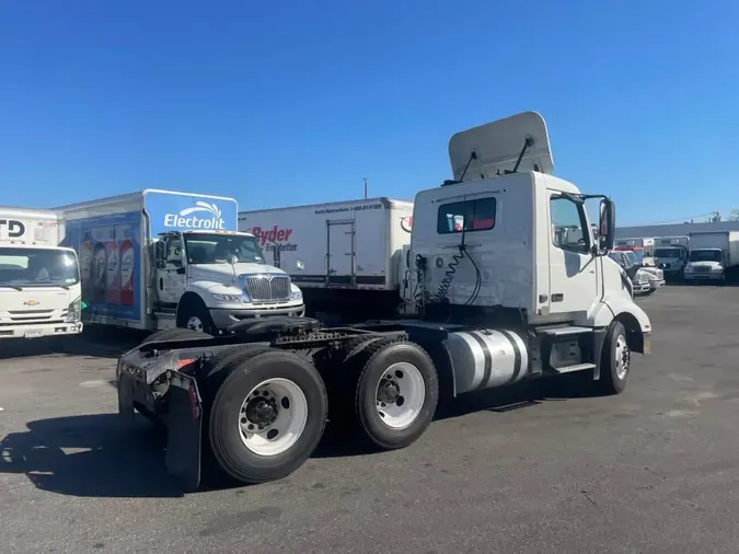 2019 VOLVO VNL64T-300