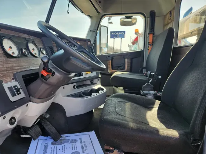 2017 FREIGHTLINER Coronado