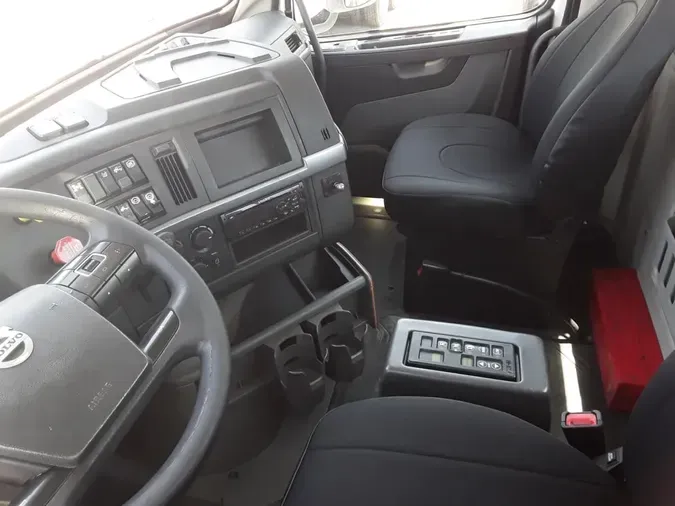 2019 VOLVO VNL64T-300e6207a99400854b6fd3425e9acae1b00