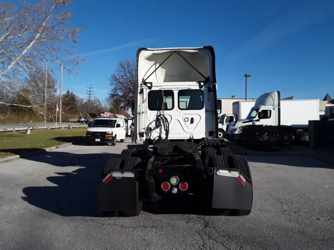 2018 FREIGHTLINER/MERCEDES CASCADIA 125