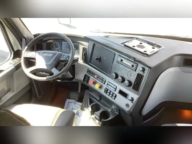 2022 Freightliner Cascadia 126
