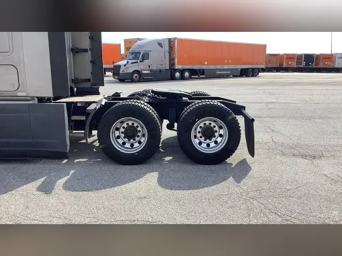 2025 Freightliner Cascadia 126