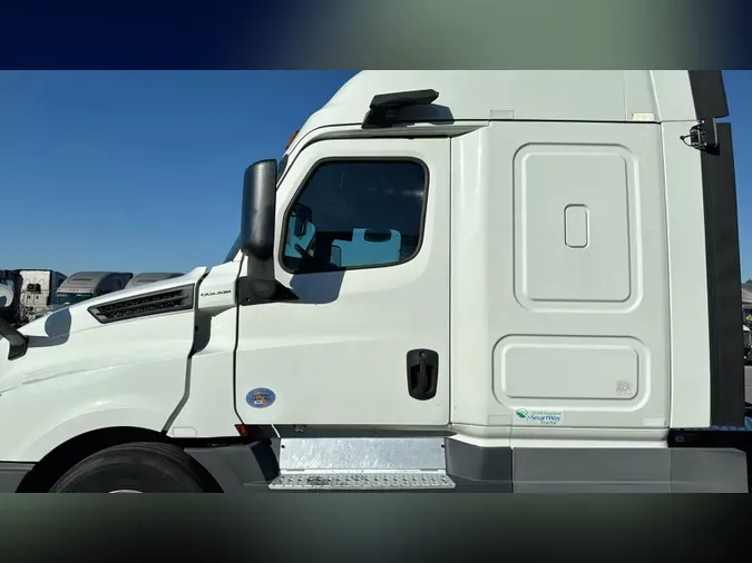 2019 Freightliner Cascadia 126