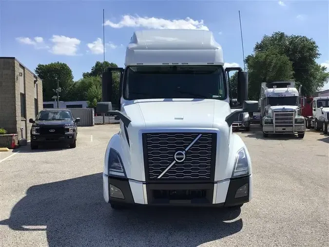 2021 VOLVO VNL760