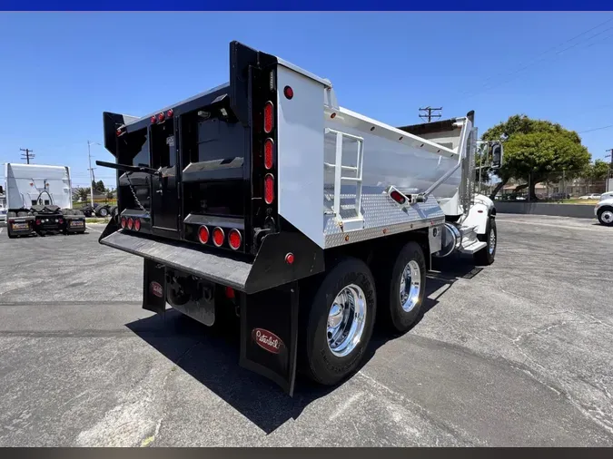 2021 Peterbilt 348