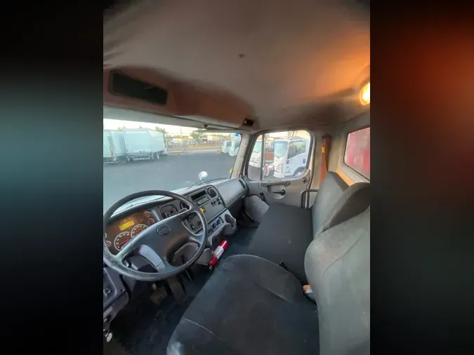 2017 FREIGHTLINER/MERCEDES M2 106