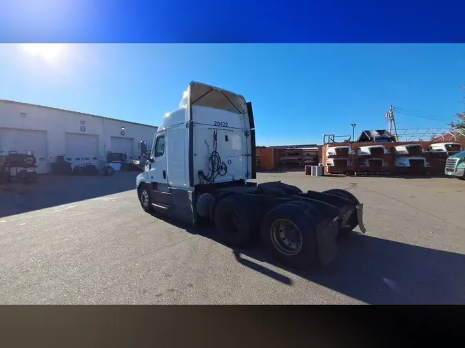 2021 Freightliner Cascadia 126