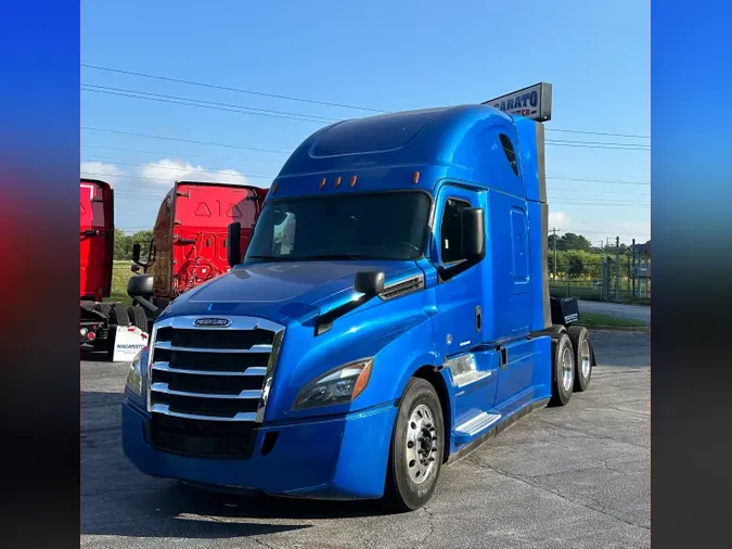 2020 Freightliner Cascadia 126