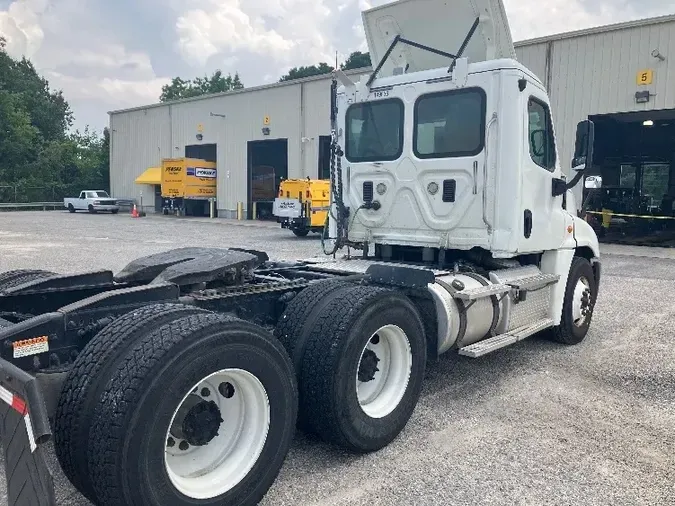 2016 Freightliner X12564ST