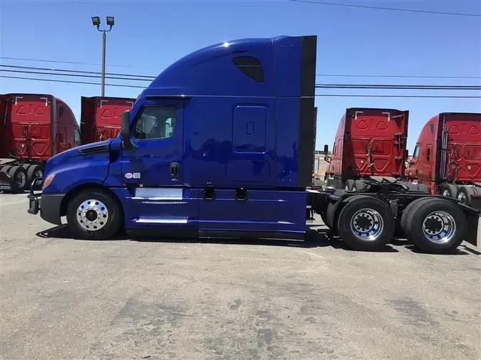 2021 FREIGHTLINER CA126