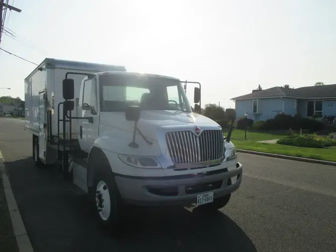 2017 INTERNATIONAL 4300