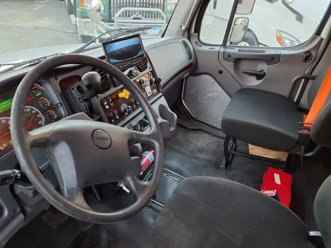 2020 FREIGHTLINER/MERCEDES M2 106