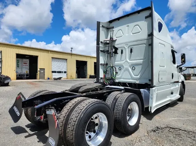 2020 Freightliner T12664ST