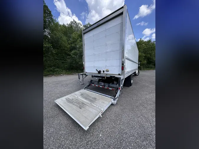2019 Freightliner Business Class M2 106