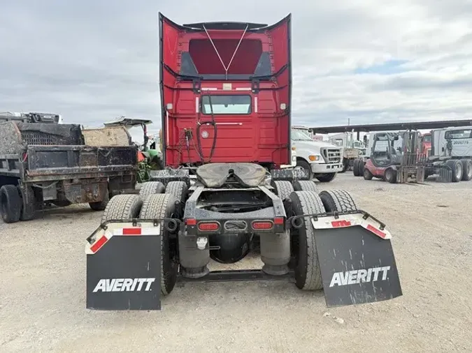 2022 VOLVO VNR64T300