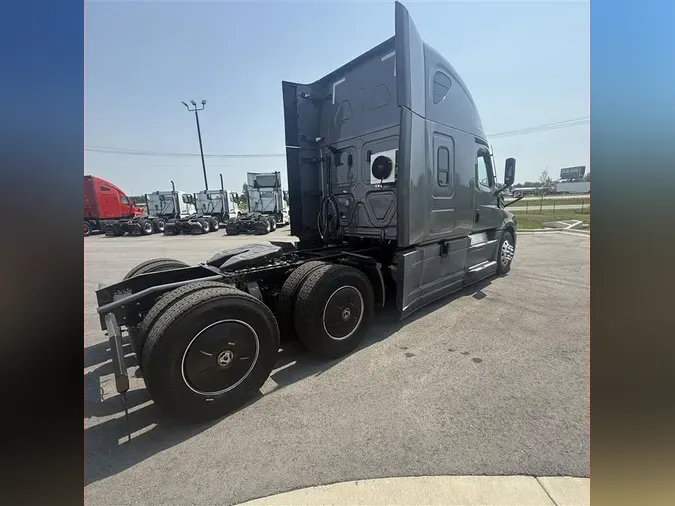 2022 FREIGHTLINER CA126