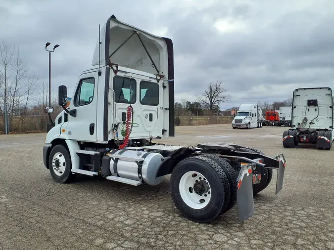 2017 FREIGHTLINER/MERCEDES CASCADIA 113