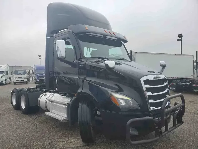 2022 FREIGHTLINER Cascadia 116